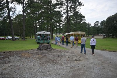 People loading into wagons for field day tours